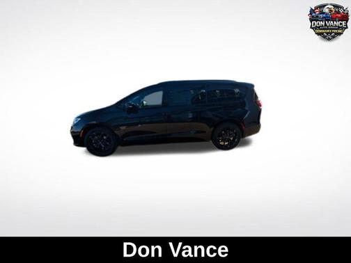 Diamond Black Crystal Pearlcoat 2026 Chrysler Pacifica Limited