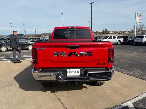 2026 RAM 2500 Tradesman Crew Cab 4x4 6'4' Box