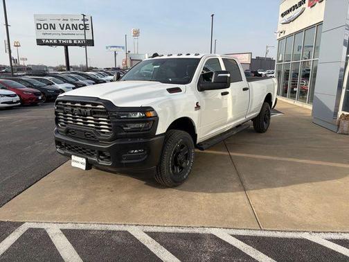 2026 RAM 2500 Tradesman Crew Cab 4x4 8' Box