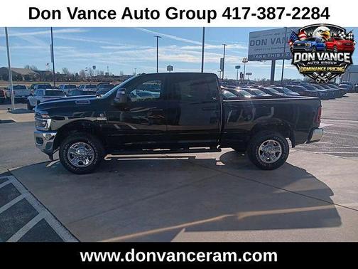 Diamond Black Crystal Pearlcoat 2026 RAM 3500 Tradesman Crew Cab 4x4 6'4' Box