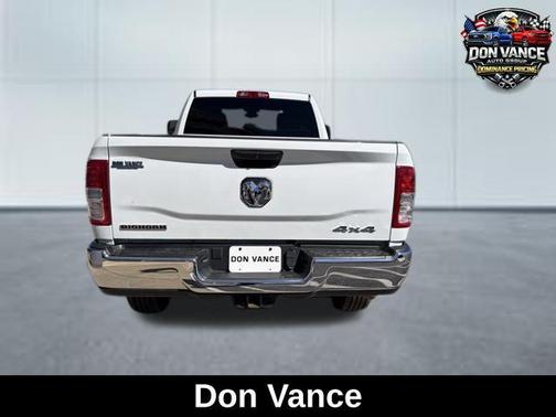 Bright White Clearcoat 2024 RAM 3500 Big Horn Crew Cab 4x4 8' Box