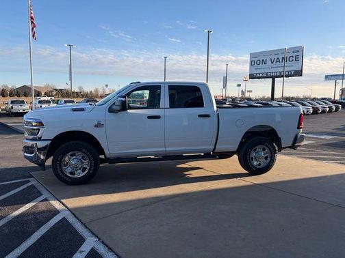 2026 RAM 2500 Tradesman Crew Cab 4x4 6'4' Box