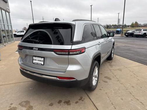 2025 Jeep Grand Cherokee Laredo