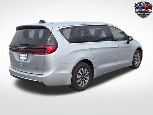 Silver Mist Clearcoat 2023 Chrysler Pacifica Hybrid Touring L