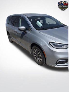 2023 Chrysler Pacifica Hybrid Touring L