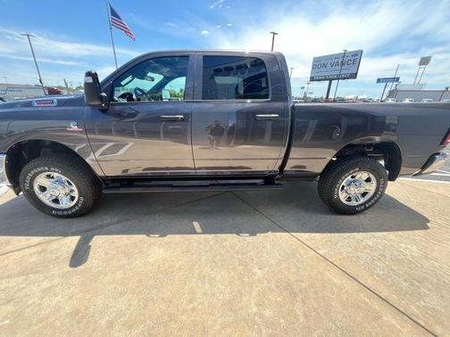 2025 RAM 2500 Tradesman Crew Cab 4x4 6'4' Box