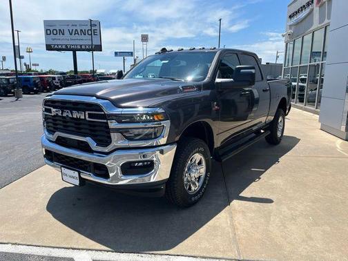 2025 RAM 2500 Tradesman Crew Cab 4x4 6'4' Box