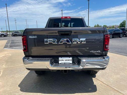 2025 RAM 2500 Tradesman Crew Cab 4x4 6'4' Box