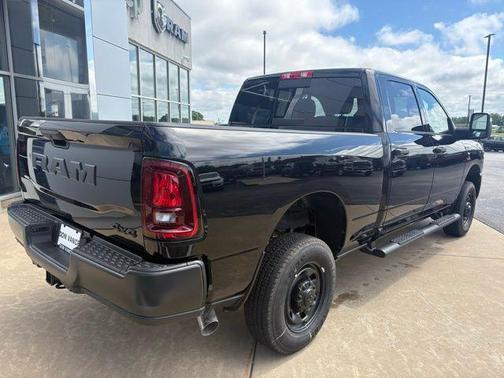 2025 RAM 2500 Tradesman Crew Cab 4x4 6'4' Box