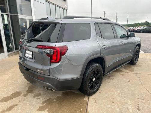 2022 GMC Acadia AWD AT4