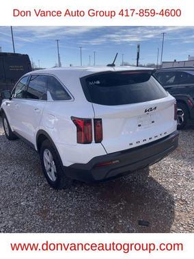 Glacial White Pearl 2022 Kia Sorento LX