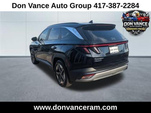 Phantom Black 2025 Hyundai TUCSON SEL Convenience