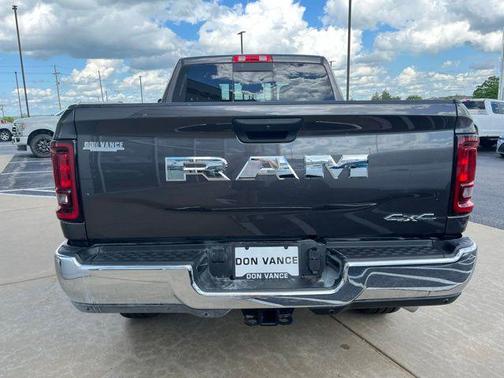 2025 RAM 2500 Tradesman Crew Cab 4x4 6'4' Box