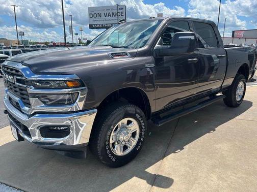 2025 RAM 2500 Tradesman Crew Cab 4x4 6'4' Box
