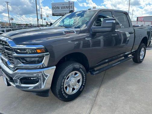 2025 RAM 2500 Tradesman Crew Cab 4x4 6'4' Box