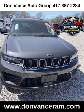Baltic Gray Metallic Clearcoat 2023 Jeep Grand Cherokee Laredo