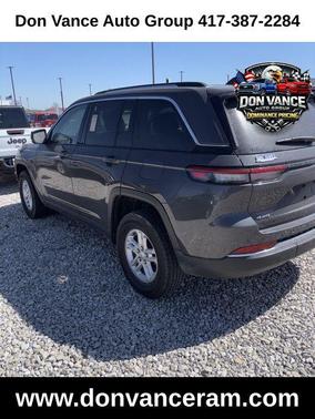 Baltic Gray Metallic Clearcoat 2023 Jeep Grand Cherokee Laredo