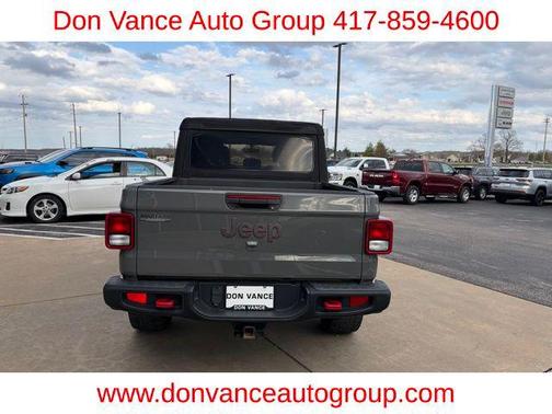 Sting-Gray Clearcoat 2022 Jeep Gladiator Rubicon