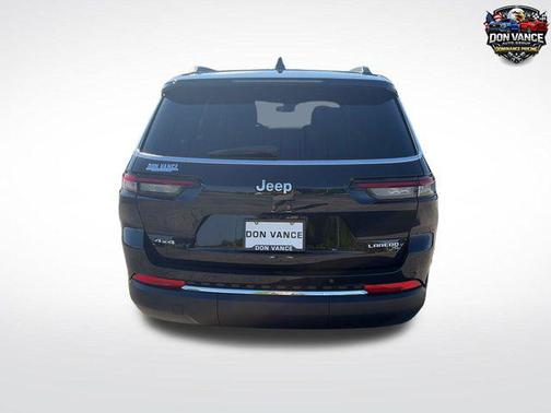 Diamond Black Crystal Pearlcoat 2026 Jeep Grand Cherokee L Altitude