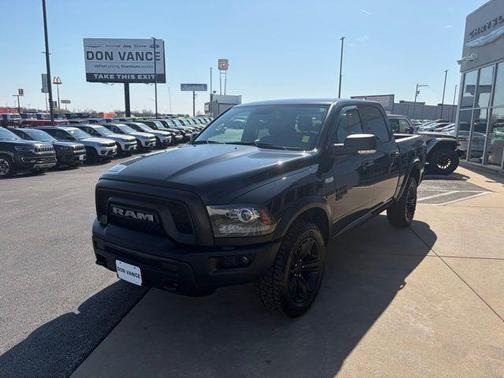 Diamond Black Crystal Pearlcoat 2022 RAM 1500 Classic Warlock Crew Cab 4x4 5'7' Box