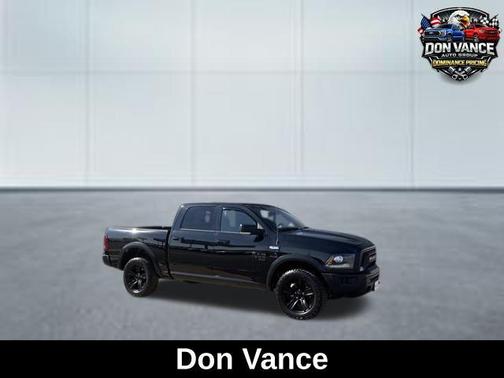 Diamond Black Crystal Pearlcoat 2022 RAM 1500 Classic Warlock Crew Cab 4x4 5'7' Box