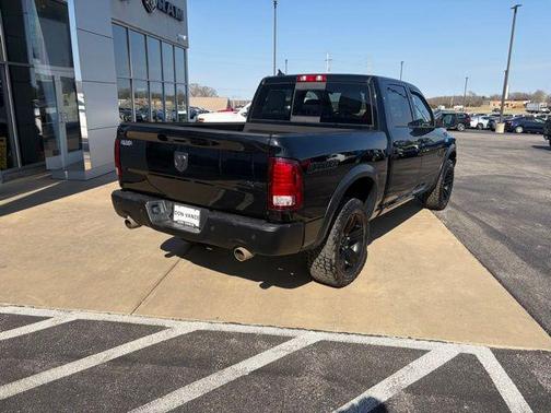 Diamond Black Crystal Pearlcoat 2022 RAM 1500 Classic Warlock Crew Cab 4x4 5'7' Box