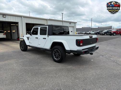 Bright White Clearcoat 2021 Jeep Gladiator Overland