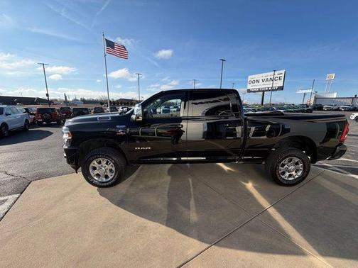 Diamond Black Crystal Pearlcoat 2024 RAM 2500 Laramie Crew Cab 4x4 6'4' Box