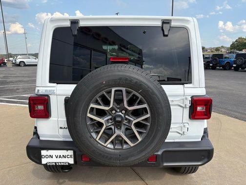 2025 Jeep Wrangler 4-Door Sahara 4x4