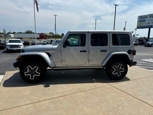 2024 Jeep Wrangler 4-Door Sahara 4x4