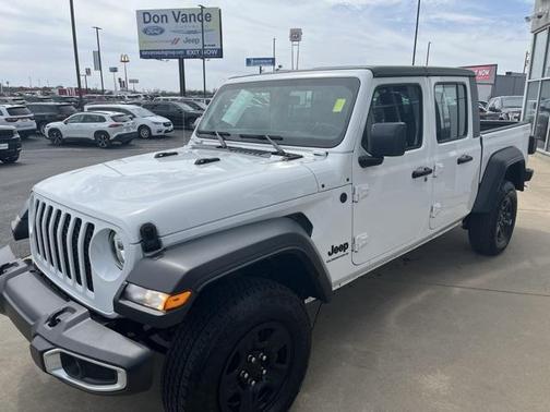 2023 Jeep Gladiator Sport