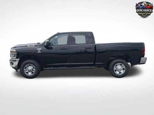 Diamond Black Crystal Pearlcoat 2026 RAM 2500 Tradesman Crew Cab 4x4 6'4' Box