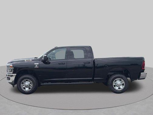 Diamond Black Crystal Pearlcoat 2026 RAM 2500 Tradesman Crew Cab 4x4 6'4' Box