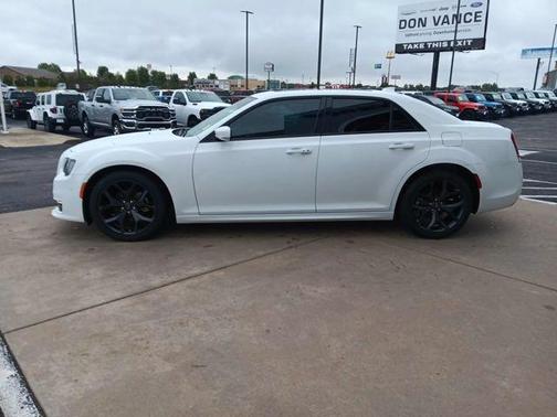 2023 Chrysler 300 Touring