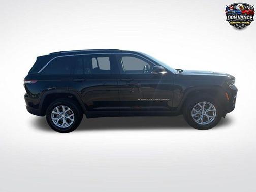 Diamond Black Crystal Pearlcoat 2023 Jeep Grand Cherokee Limited