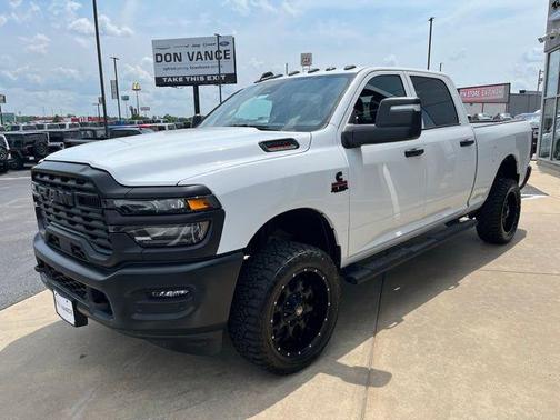2025 RAM 2500 Tradesman Crew Cab 4x4 6'4' Box