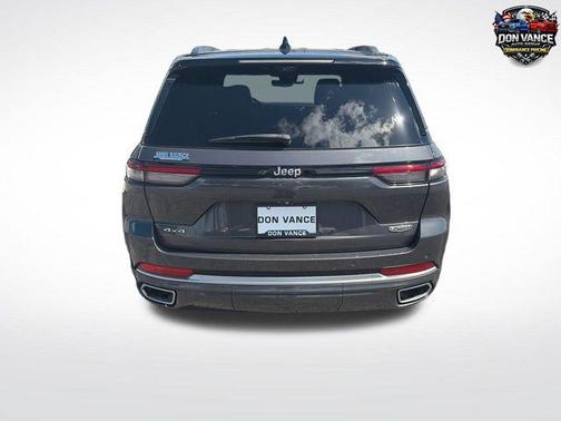 Baltic Gray Metallic Clearcoat 2022 Jeep Grand Cherokee Summit