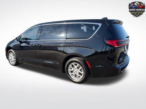 Diamond Black Crystal Pearlcoat 2025 Chrysler Pacifica L
