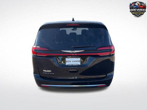 Diamond Black Crystal Pearlcoat 2025 Chrysler Pacifica L