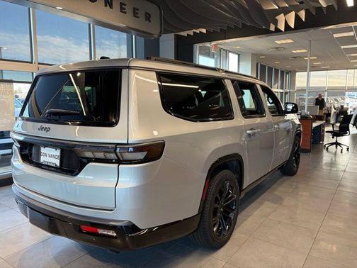 2026 Jeep Grand Wagoneer L Summit Obsidian 4x4