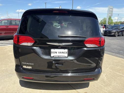 2023 Chrysler Voyager LX