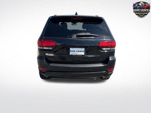 Diamond Black Crystal Pearlcoat 2022 Jeep Grand Cherokee Laredo