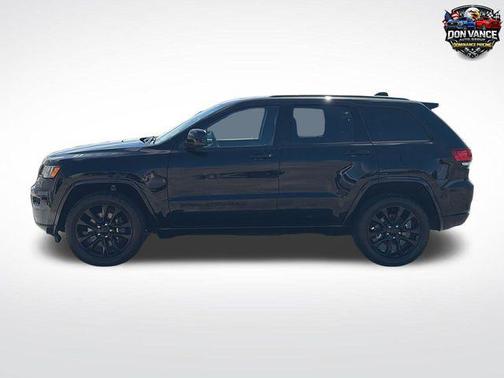 Diamond Black Crystal Pearlcoat 2022 Jeep Grand Cherokee Laredo