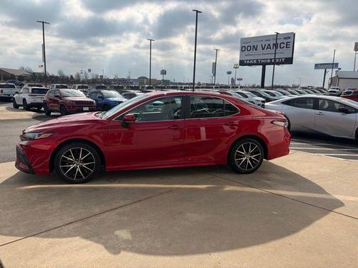 2024 Toyota Camry SE
