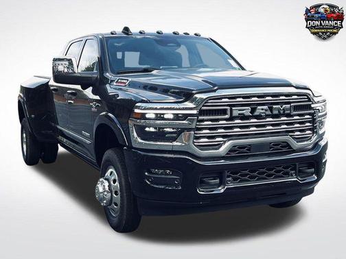 Diamond Black Crystal Pearlcoat 2024 RAM 3500 Tradesman Crew Cab 4x4 8' Box