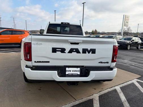 2026 RAM 3500 Laramie Crew Cab 4x4 8' Box