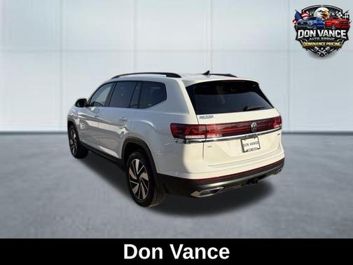 Pure White 2025 Volkswagen Atlas 2.0T SE w/Technology 4MOTION