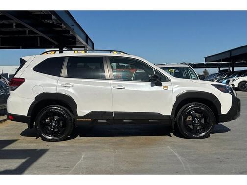 Crystal White Pearl 2022 Subaru Forester Wilderness