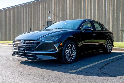 Onyx Black 2023 Hyundai SONATA Hybrid SE