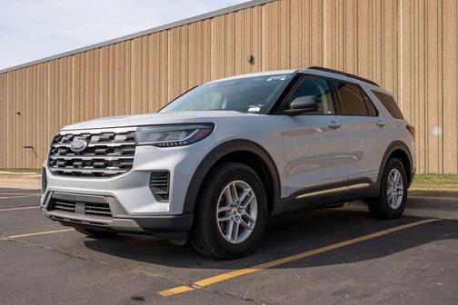 White Metallic 2025 Ford Explorer Active